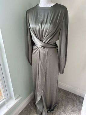 Elegant Long Sleeve Twist-Front Maxi Dress in Green/ Silver Gray